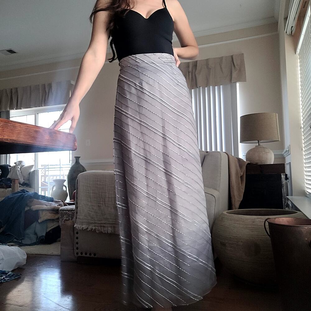 Vie by Victoria Royal Silk Beaded Silver Gray Skirt maxi Sz 2